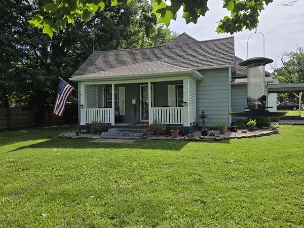 830 S Park Avenue , Aurora, MO 65605