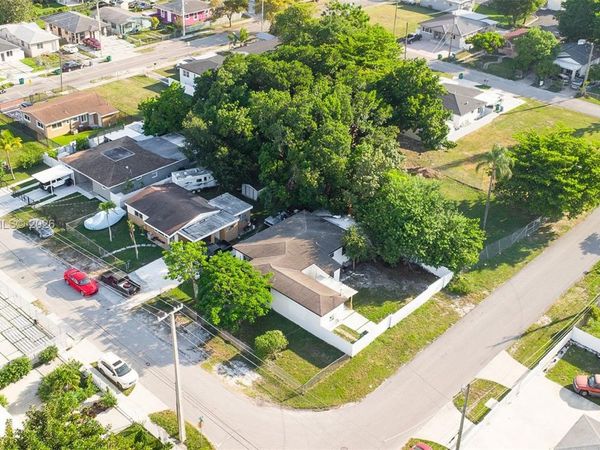 7190 NW 21st Ave , Miami, FL 33147