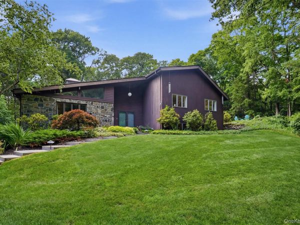 17 Stoutenburgh Drive, Hyde Park, NY 12538