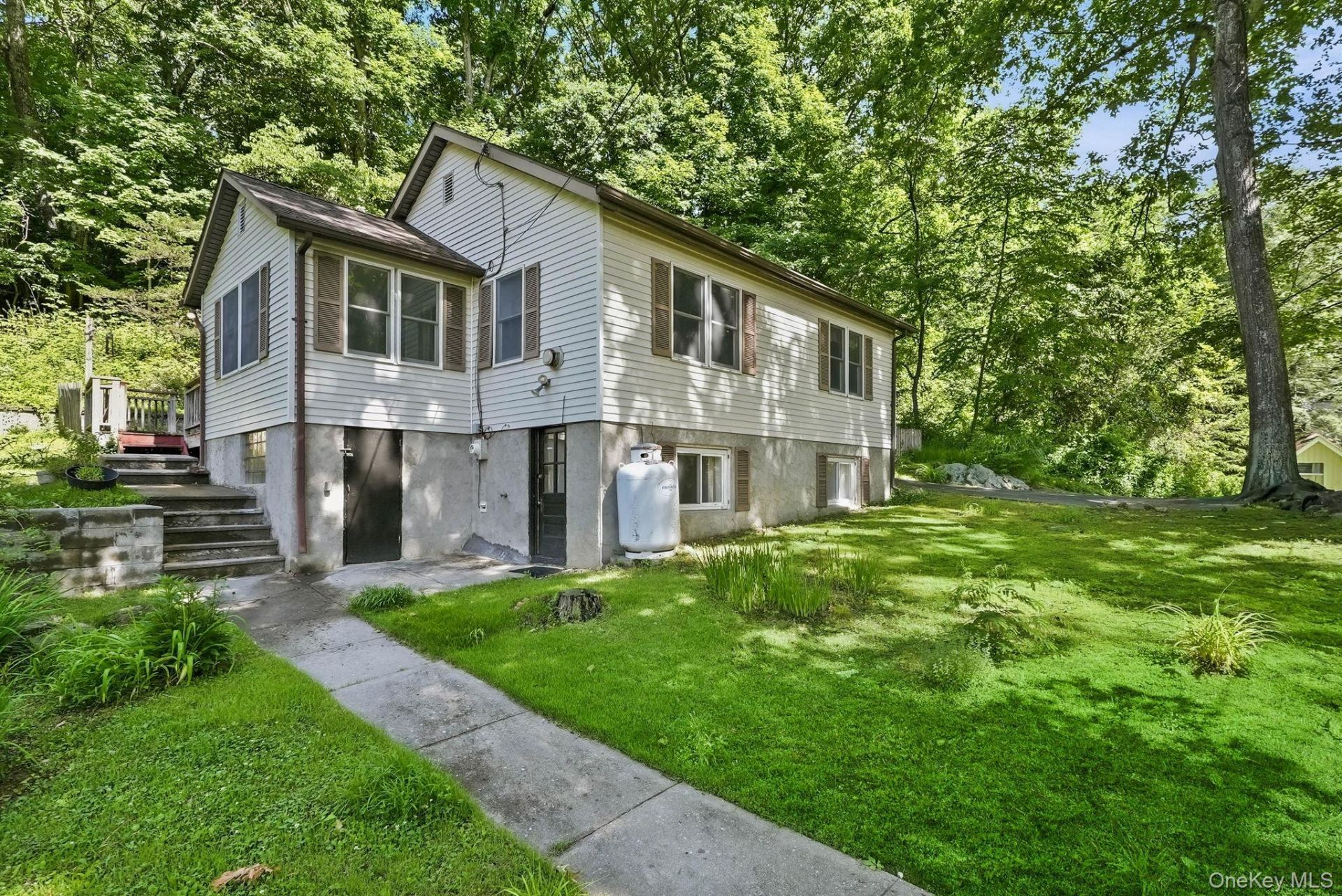 19 Woodlawn Road, Putnam Valley, NY 10579 Main Photo