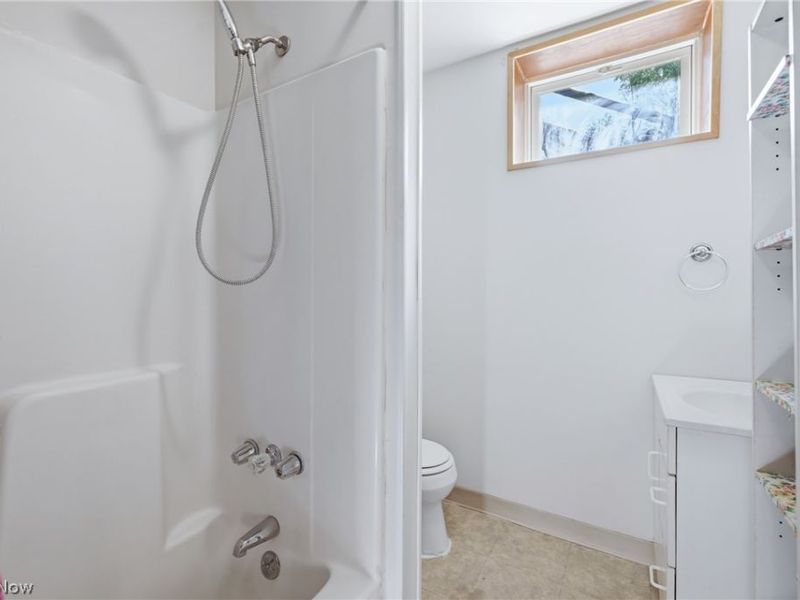 7374 Vale Road, Rogers, OH 44455 Photo 33