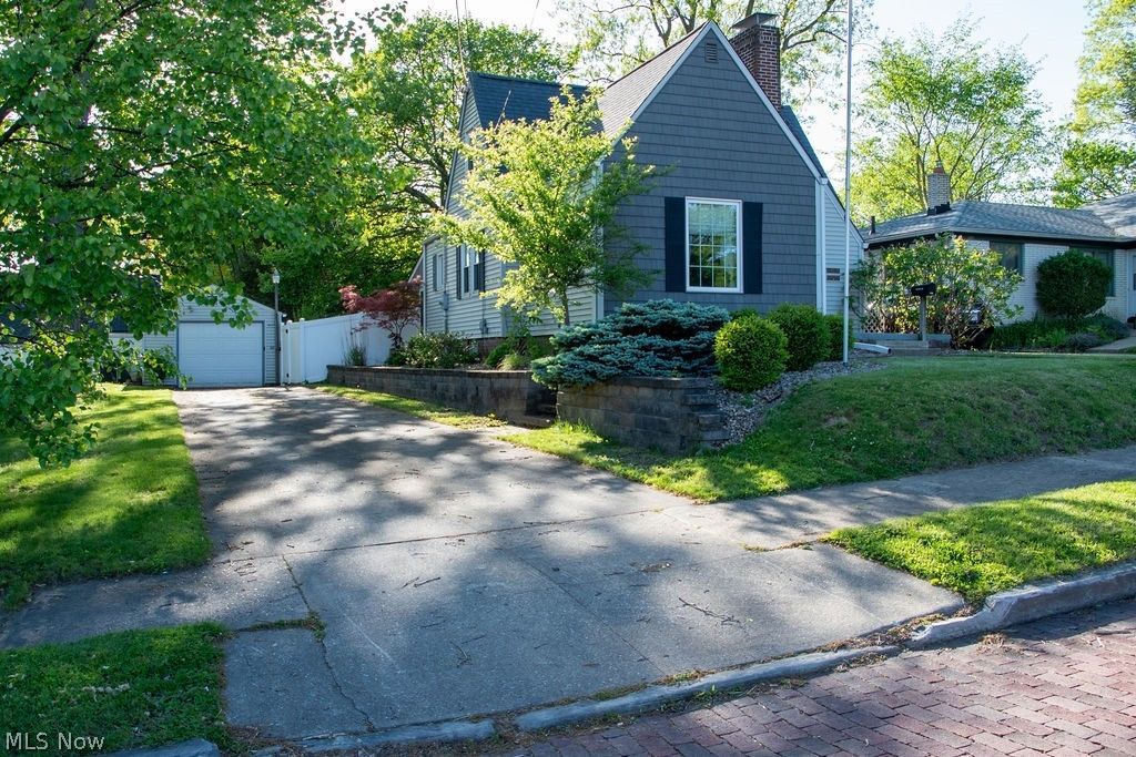 2011 Rowland Avenue Ne, Canton, OH 44709 Main Photo