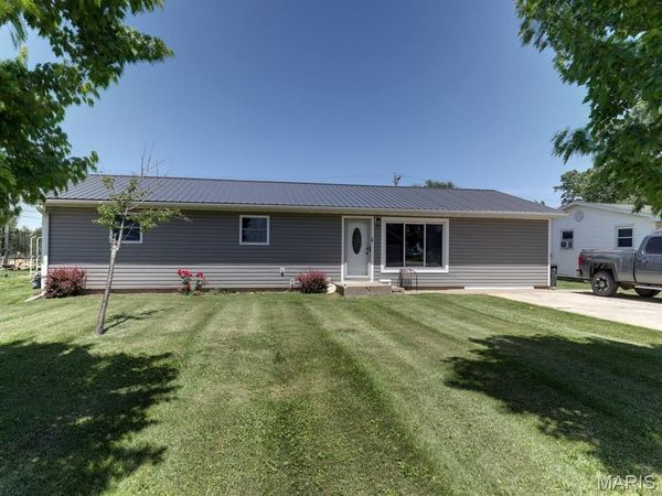 930 W Cedar Street , Kahoka, MO 63445