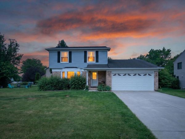 1221 Harwood Circle, Saline, MI 48176