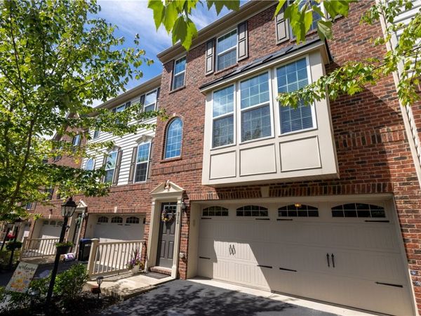 212 Noble Woods Dr, Coraopolis, PA 15108