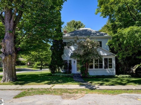 110 Sixth Street W, Northport, MI 49670