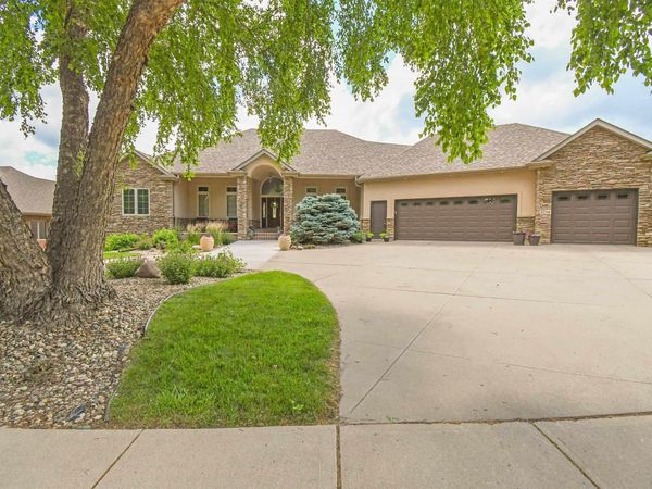 5716 S Prairie View Ct, Sioux Falls, SD 57108