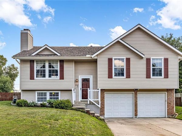 2529 SE Winchester Drive, Lee's Summit, MO 64063