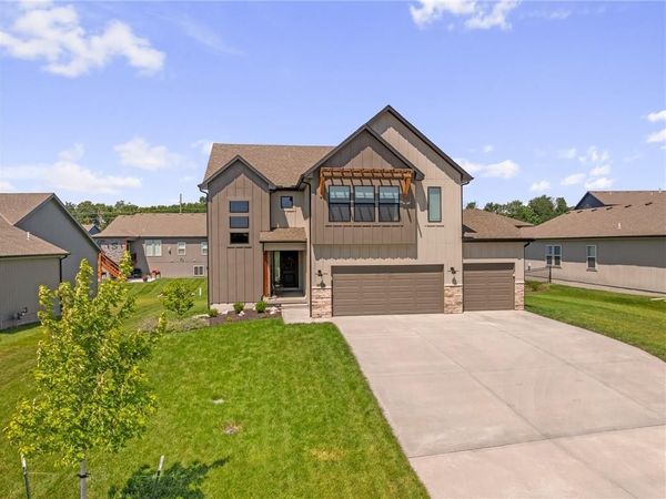 18738 Ocheltree Street, Spring Hill, KS 66083