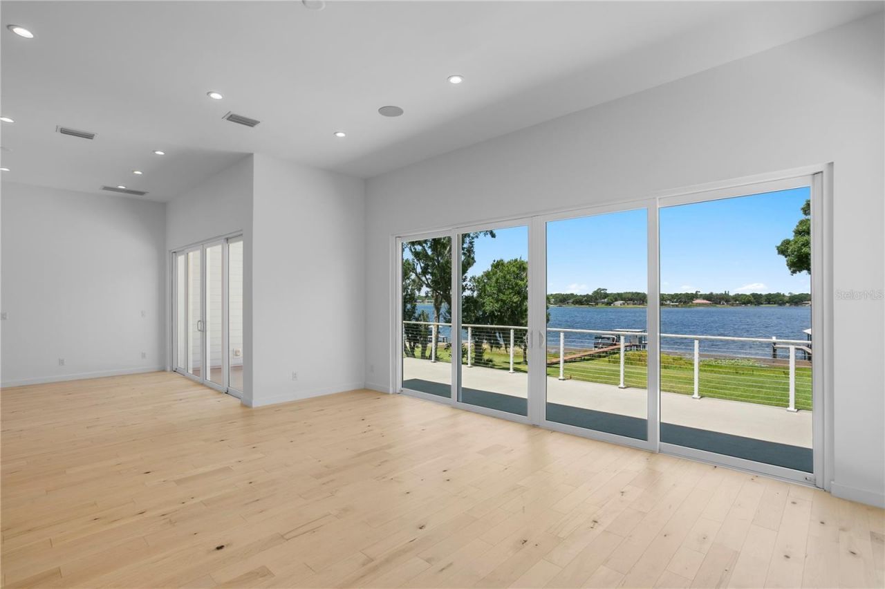14802 Lake Magdalene Circle, Tampa, FL 33613 Photo