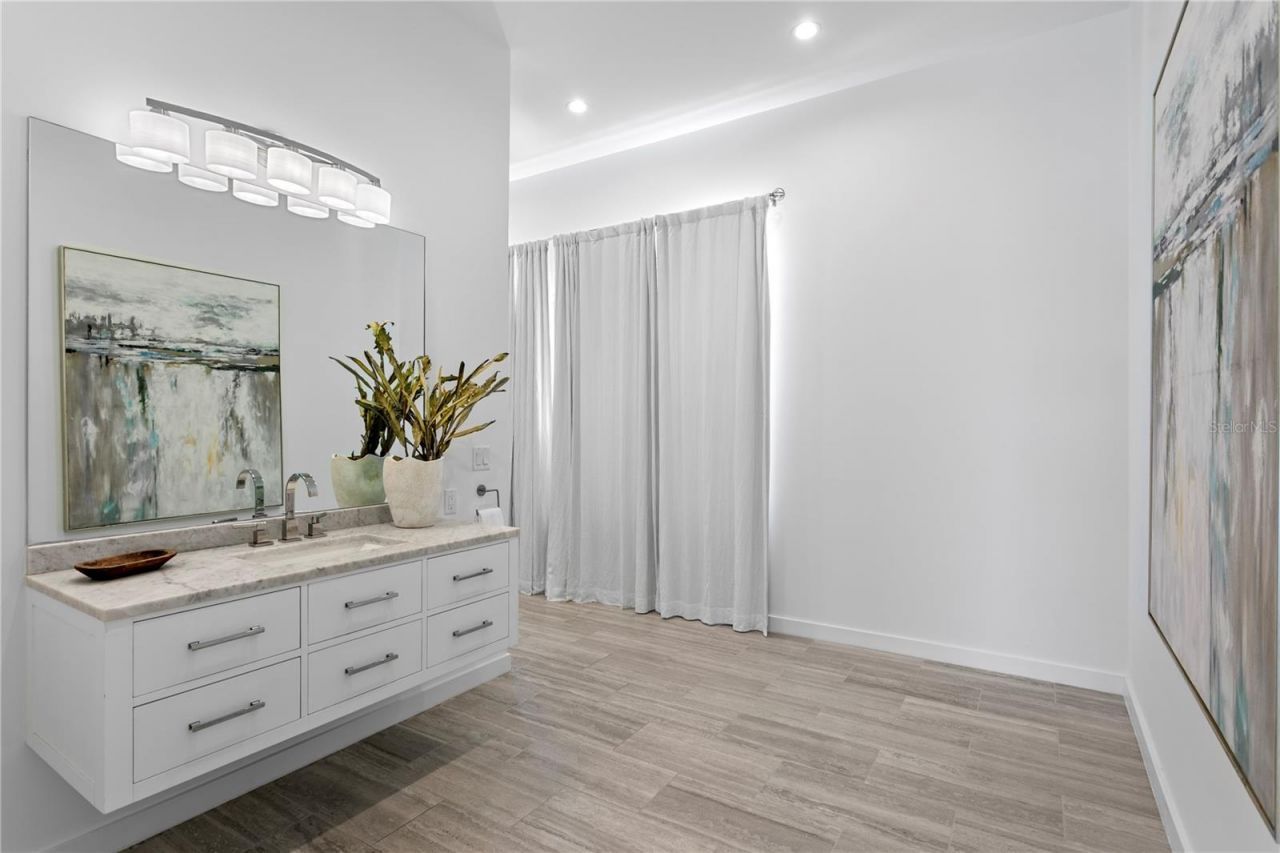 14802 Lake Magdalene Circle, Tampa, FL 33613 Photo