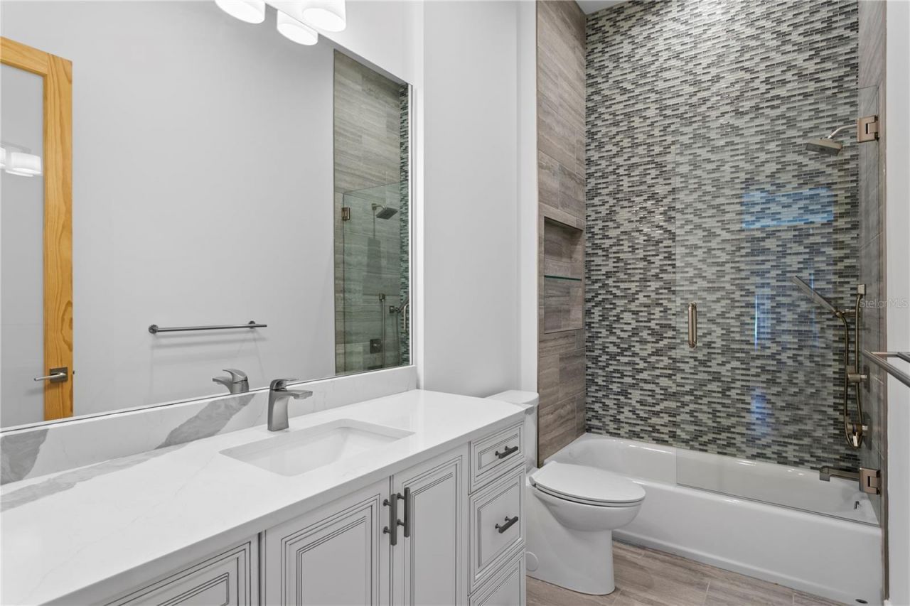 14802 Lake Magdalene Circle, Tampa, FL 33613 Photo