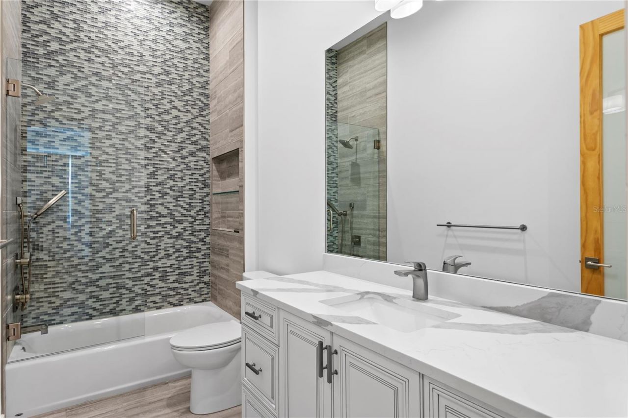 14802 Lake Magdalene Circle, Tampa, FL 33613 Photo