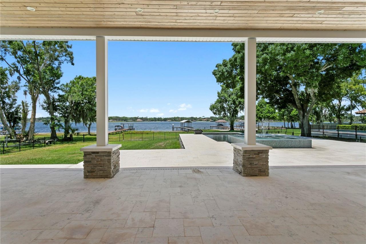 14802 Lake Magdalene Circle, Tampa, FL 33613 Photo
