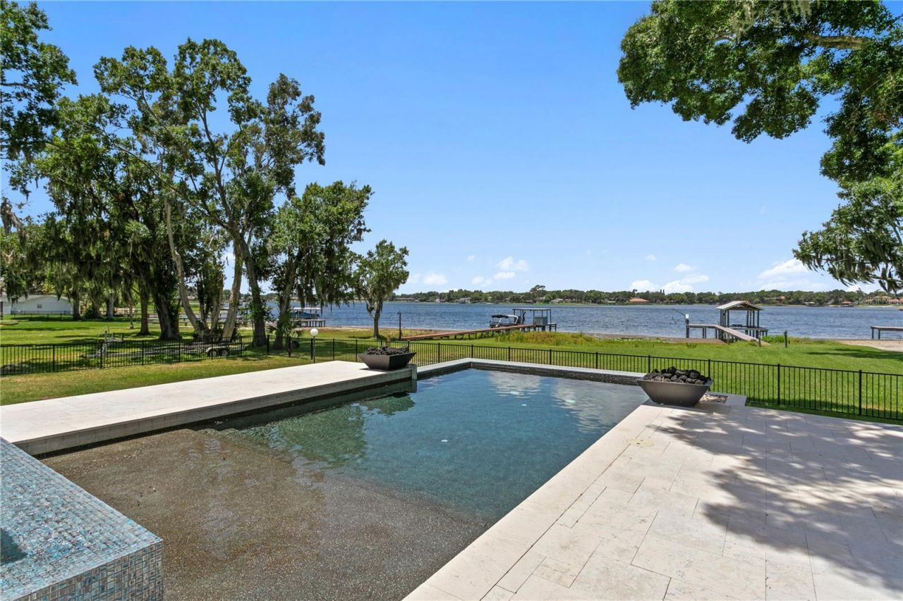 14802 Lake Magdalene Circle, Tampa, FL 33613 Photo