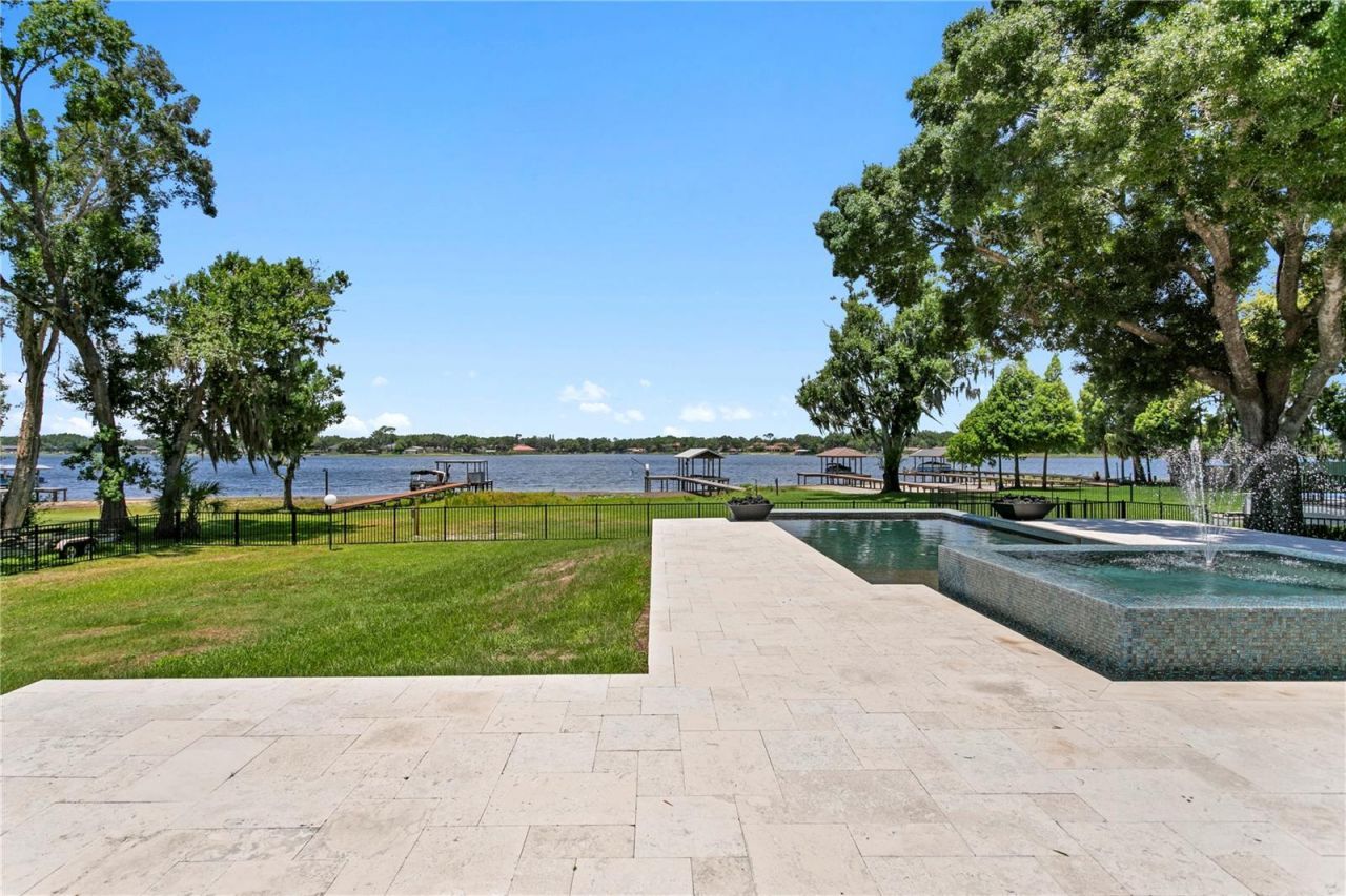 14802 Lake Magdalene Circle, Tampa, FL 33613 Photo