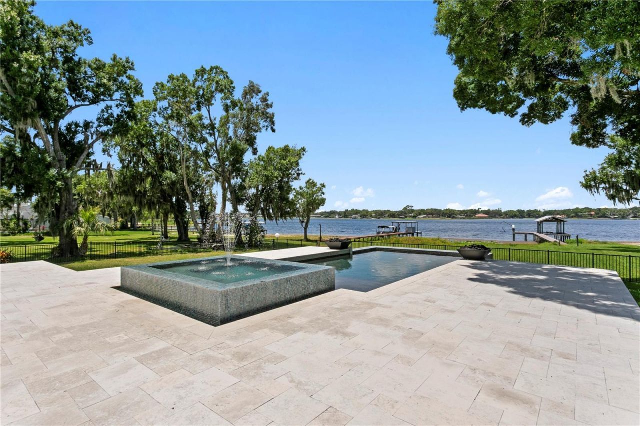 14802 Lake Magdalene Circle, Tampa, FL 33613 Photo