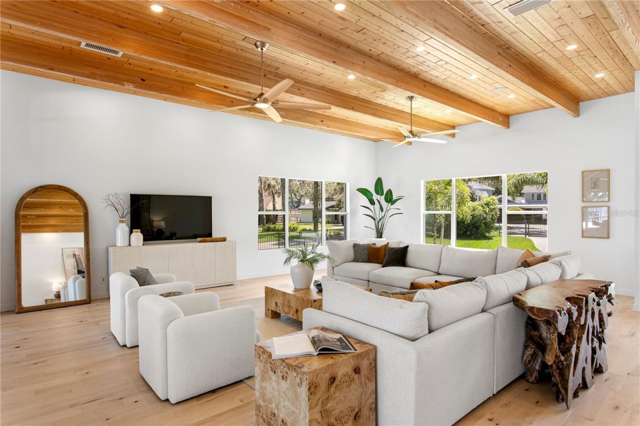14802 Lake Magdalene Circle, Tampa, FL 33613 Photo
