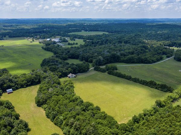 3008 Luke Moser Rd, Columbia, TN 38401