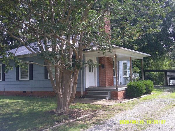 1406 12th Street Drive NW, Hickory, NC 28601