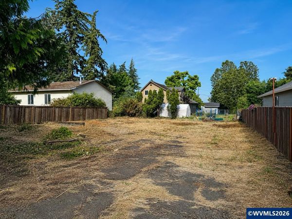 110 Towers Ln, Mt Angel, OR 97362