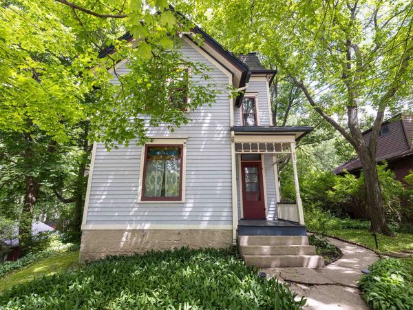 925 C Street, ROCKFORD, IL 61107