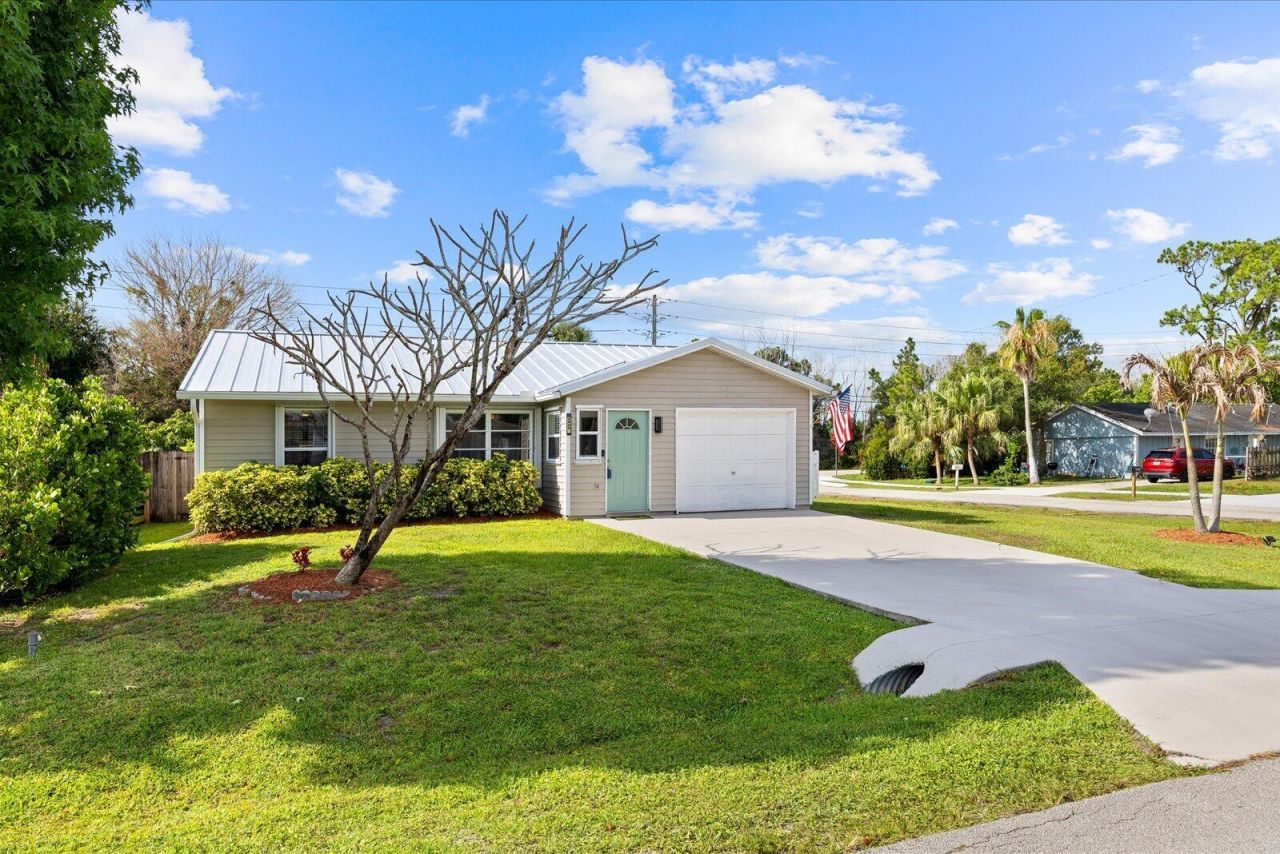 2920 SE Cypress Street, Stuart, FL 34997 Photo