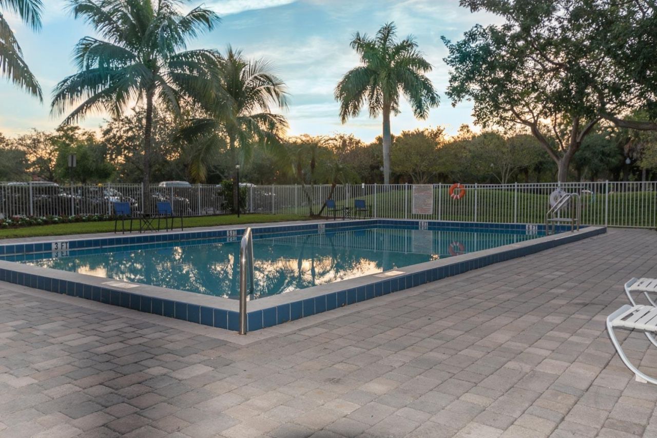 120 Sparrow Drive, Unit Apt 302, Royal Palm Beach, FL 33411 Photo