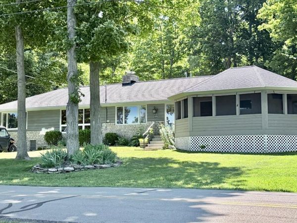 1036 W Lakeshore, Kelleys Island, OH 43438