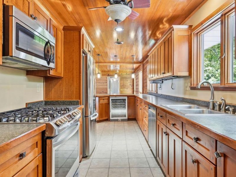 1036 W Lakeshore, Kelleys Island, OH 43438 Photo 11