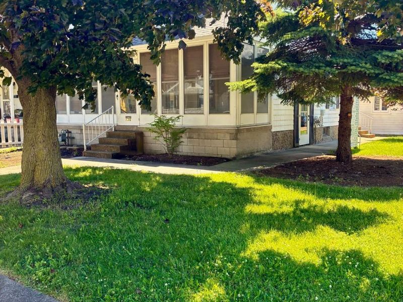 136 W Cowdery Street, Sandusky, OH 44870 Photo 2