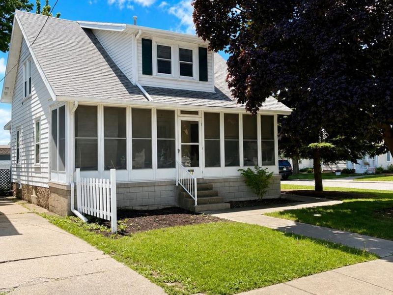 136 W Cowdery Street, Sandusky, OH 44870 Photo 3