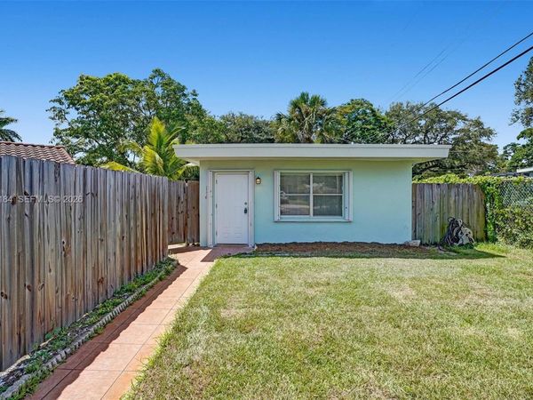 2804 SW 16 Street, Unit COTTAGE, Fort Lauderdale, FL 33312
