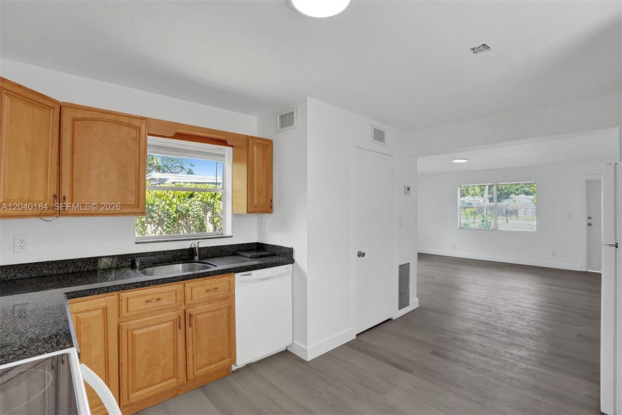 2804 SW 16 Street , Unit COTTAGE, Fort Lauderdale, FL 33312 Photo