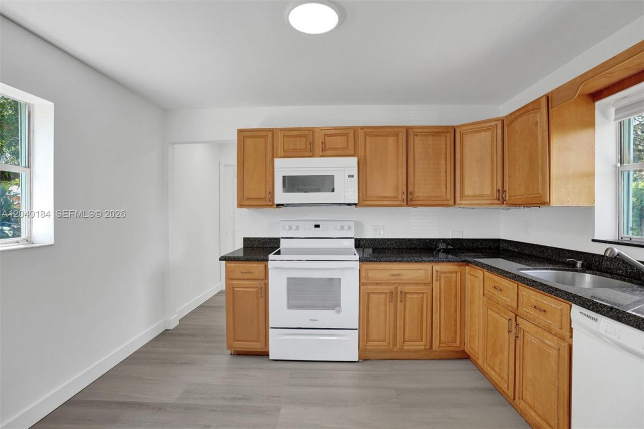 2804 SW 16 Street , Unit COTTAGE, Fort Lauderdale, FL 33312 Photo