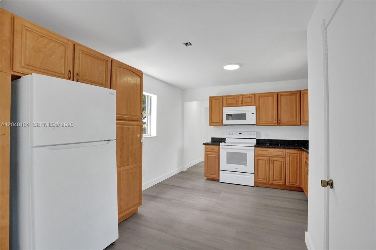 2804 SW 16 Street , Unit COTTAGE, Fort Lauderdale, FL 33312 Photo