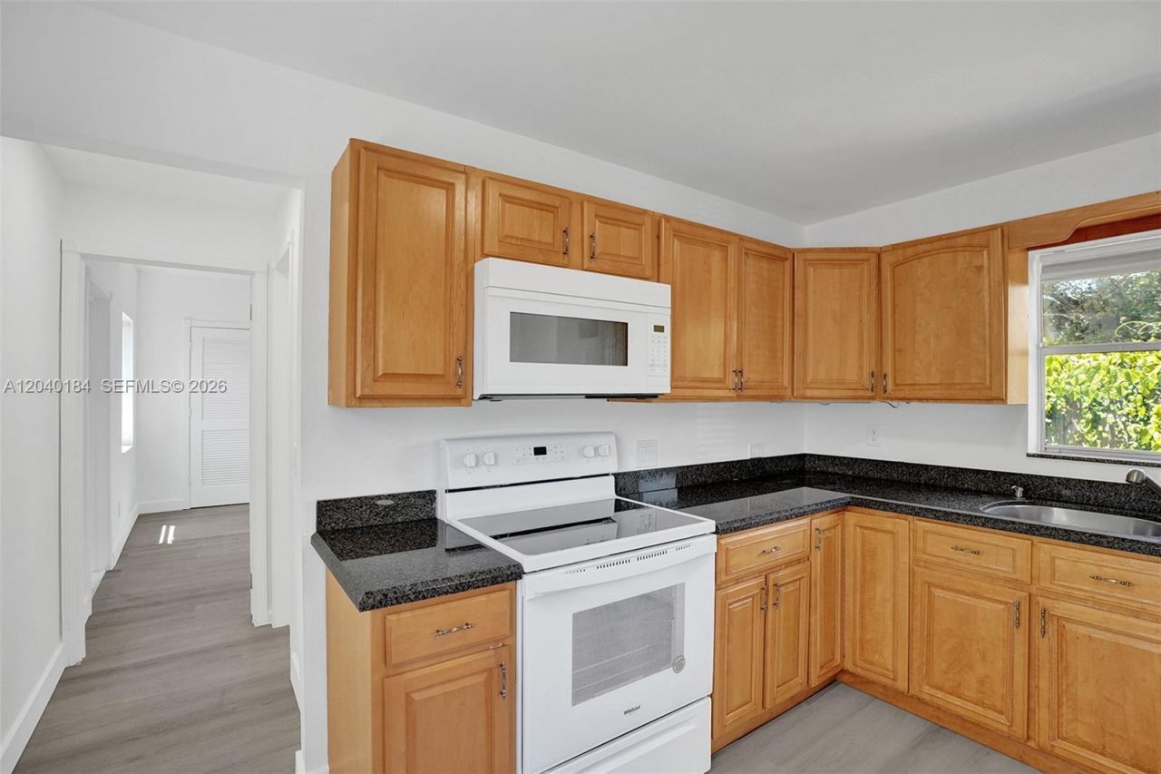 2804 SW 16 Street , Unit COTTAGE, Fort Lauderdale, FL 33312 Photo
