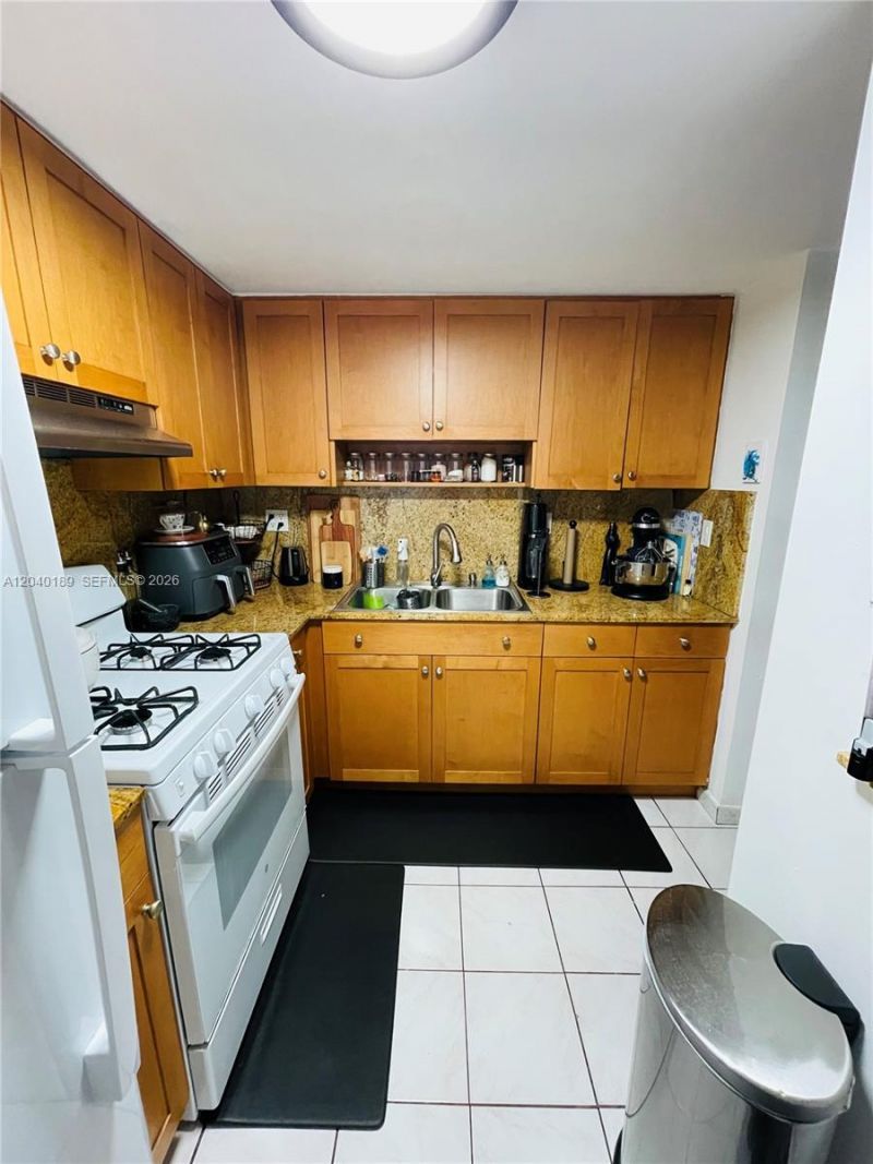 2539 S Bayshore Dr , Unit 320A, Miami, FL 33133 Photo