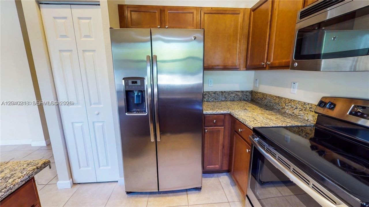 9073 W 33rd Ave, Hialeah, FL 33018 Photo