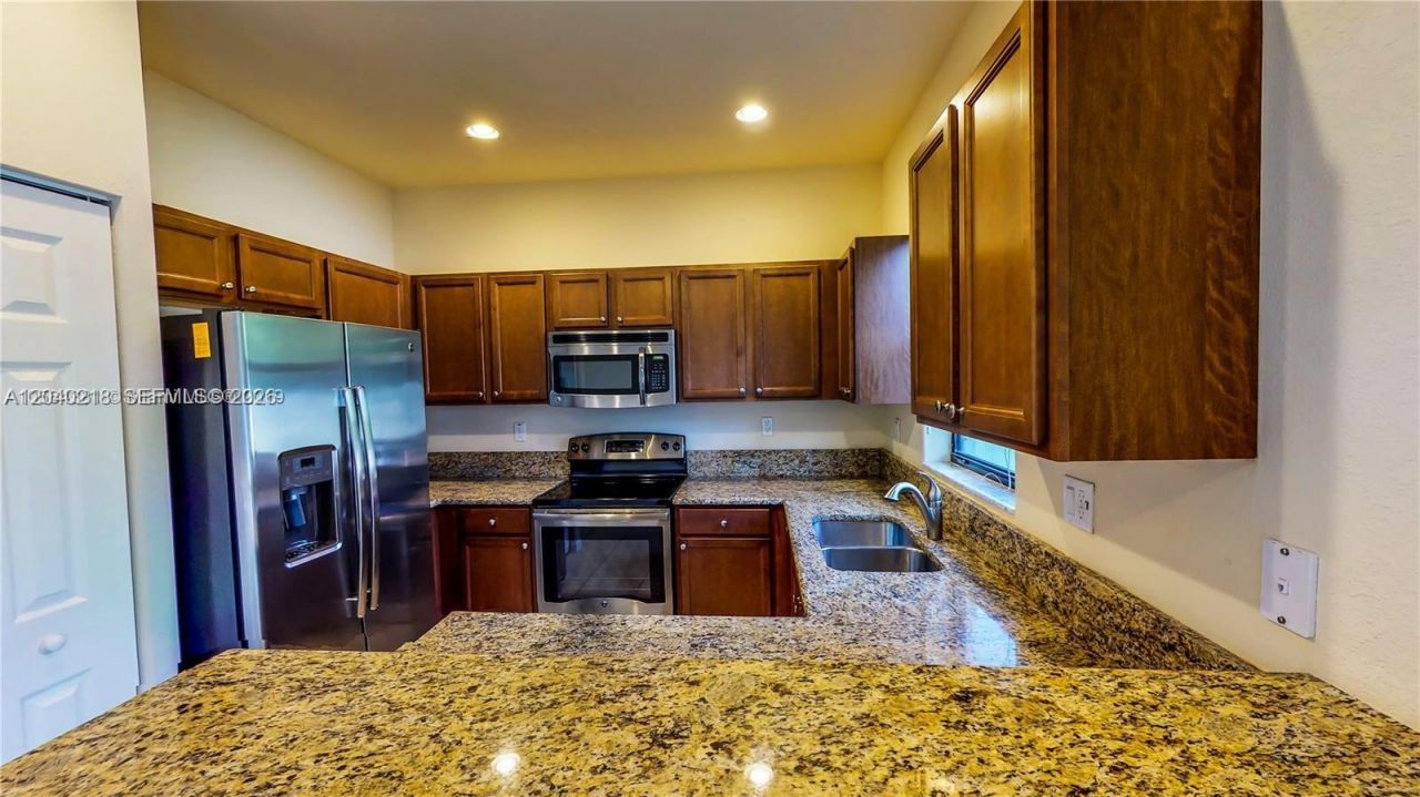 9073 W 33rd Ave, Hialeah, FL 33018 Photo