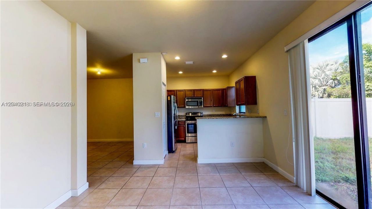9073 W 33rd Ave, Hialeah, FL 33018 Photo