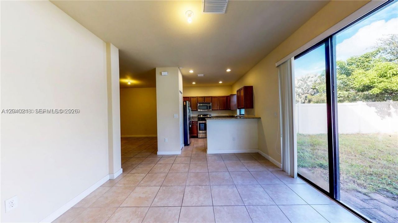9073 W 33rd Ave, Hialeah, FL 33018 Photo
