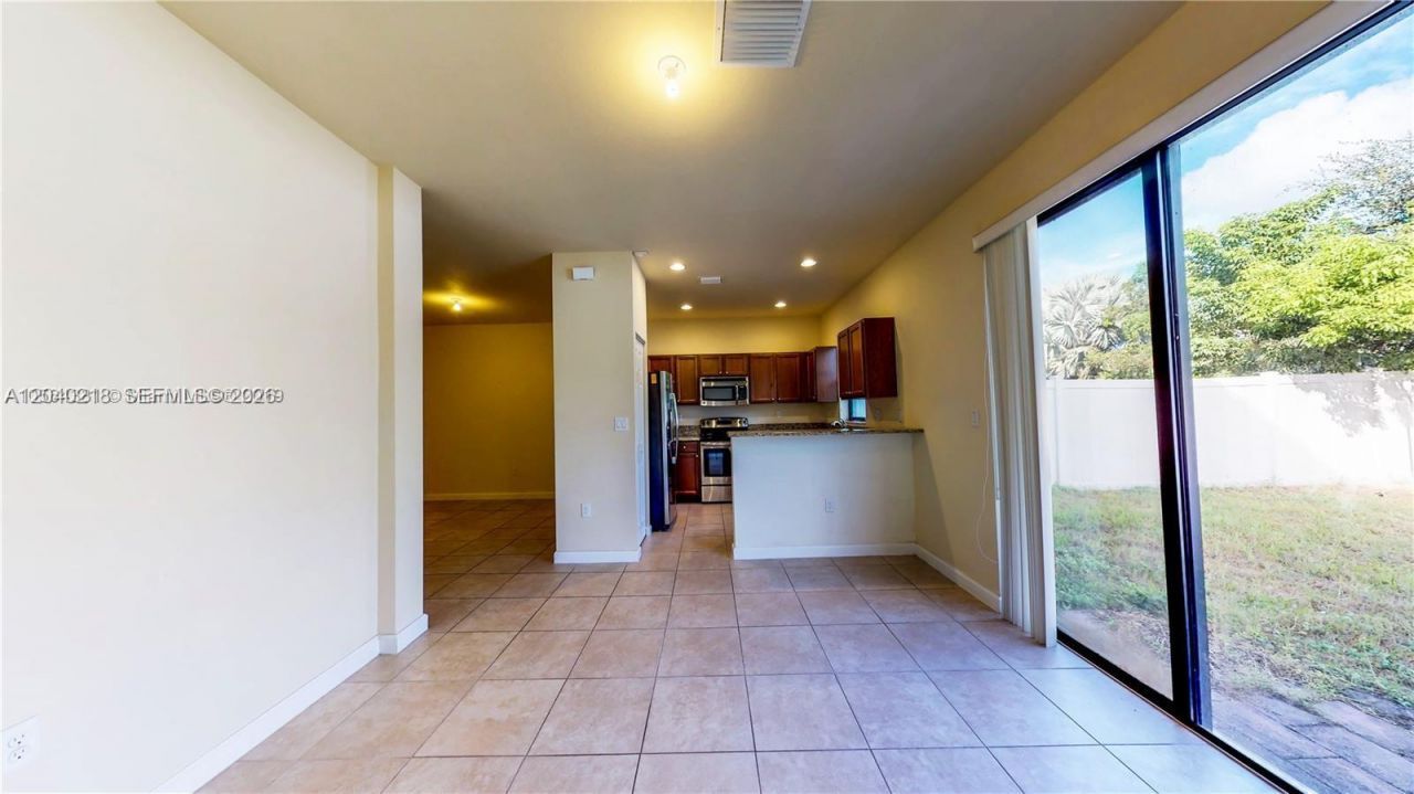 9073 W 33rd Ave, Hialeah, FL 33018 Photo