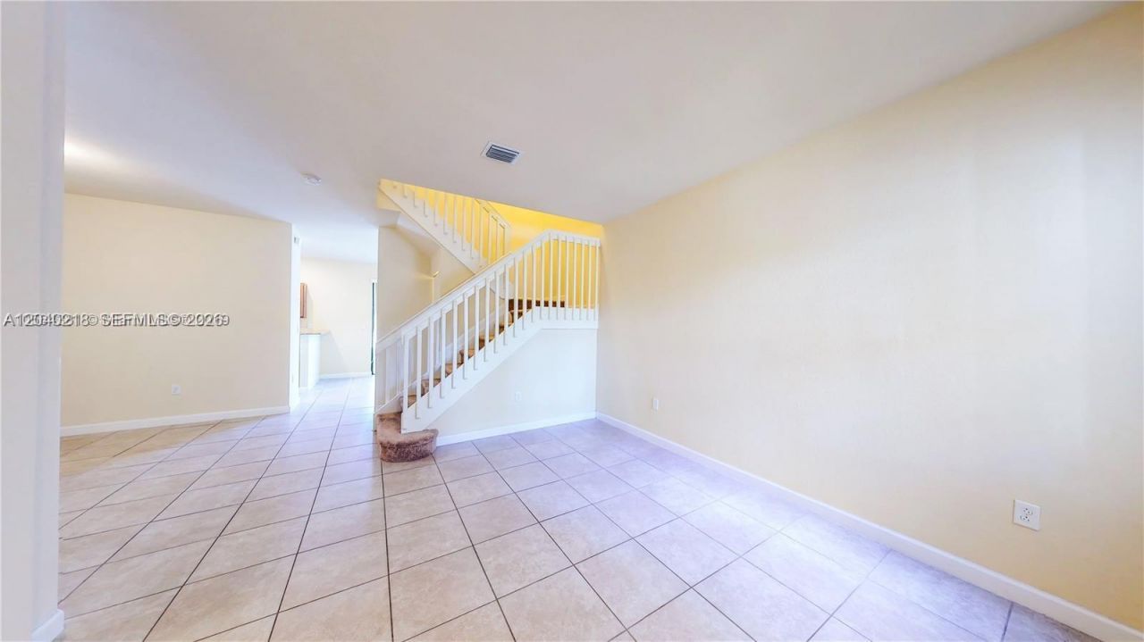 9073 W 33rd Ave, Hialeah, FL 33018 Photo