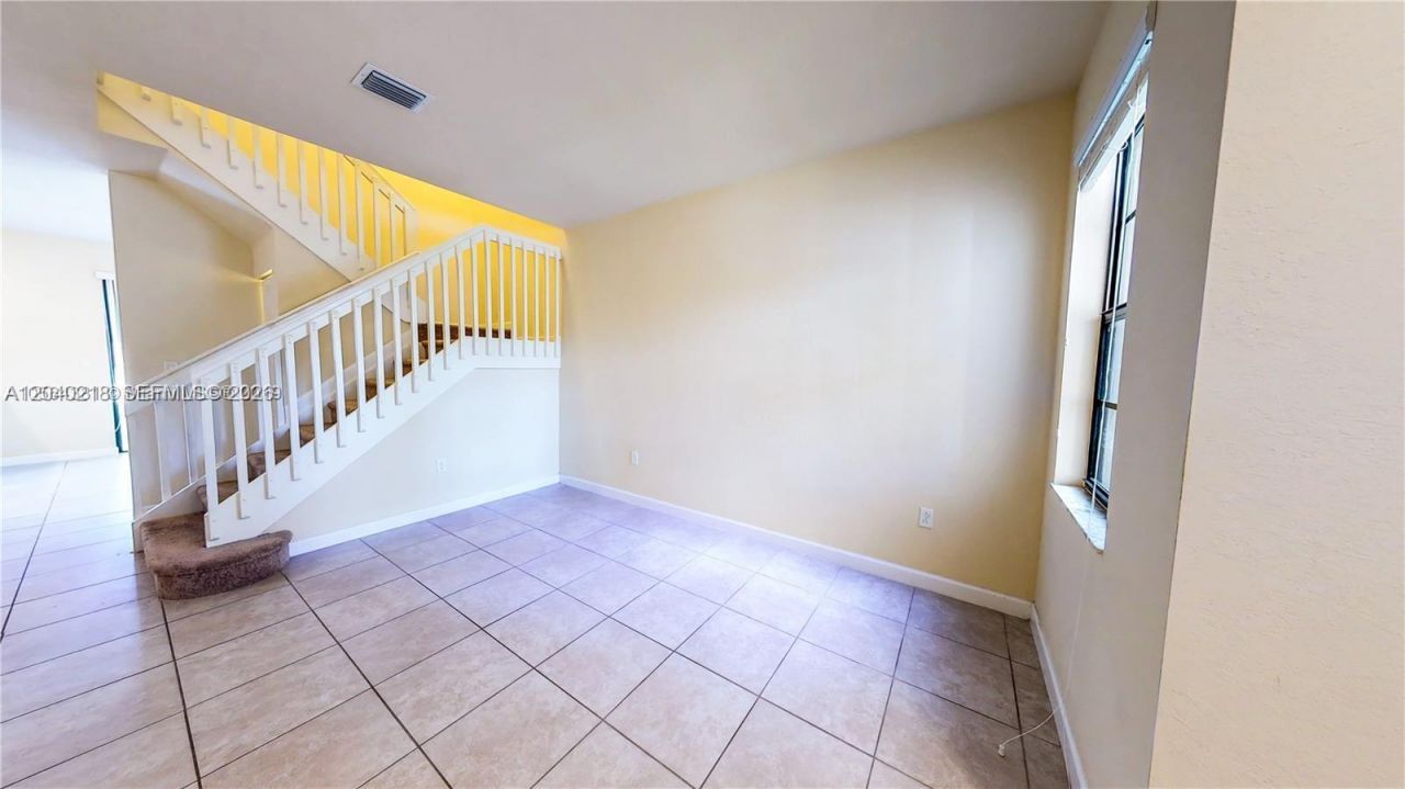 9073 W 33rd Ave, Hialeah, FL 33018 Photo