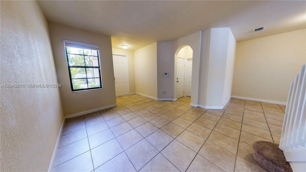 9073 W 33rd Ave, Hialeah, FL 33018 Photo