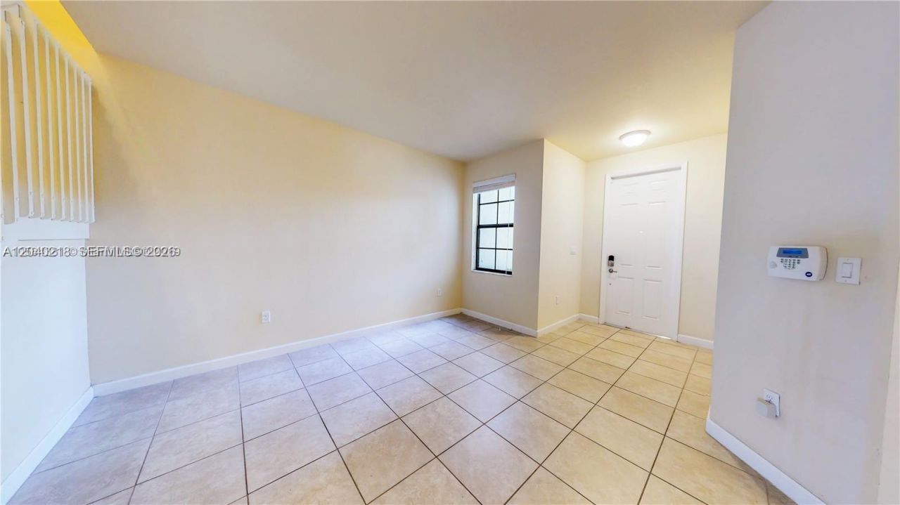 9073 W 33rd Ave, Hialeah, FL 33018 Photo