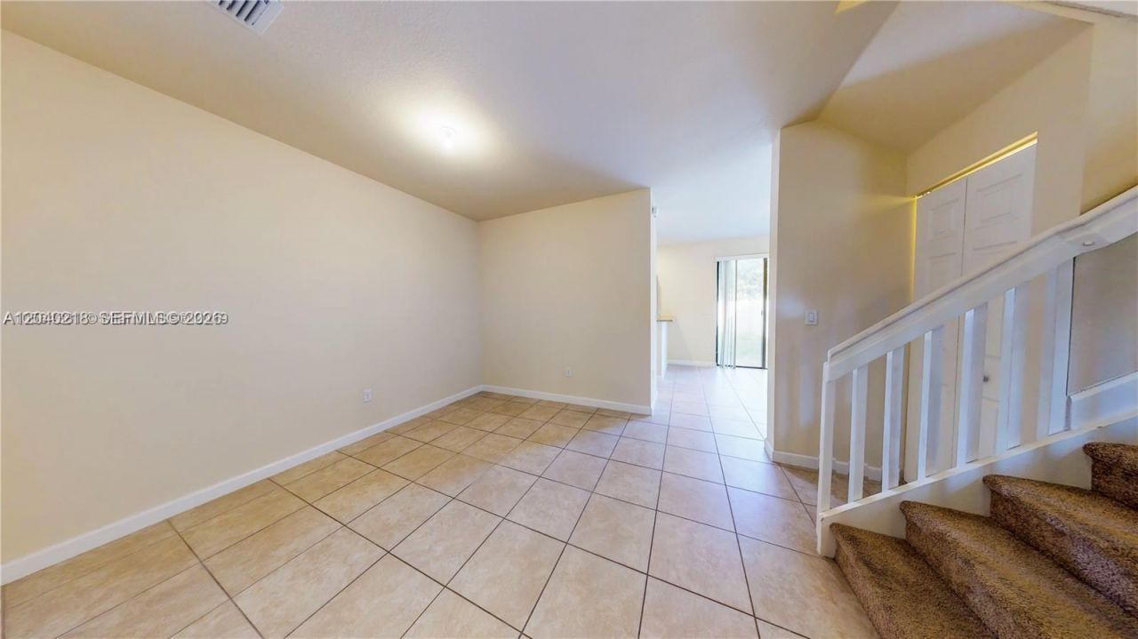 9073 W 33rd Ave, Hialeah, FL 33018 Photo