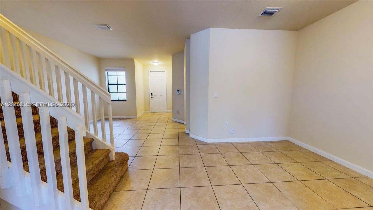 9073 W 33rd Ave, Hialeah, FL 33018 Photo