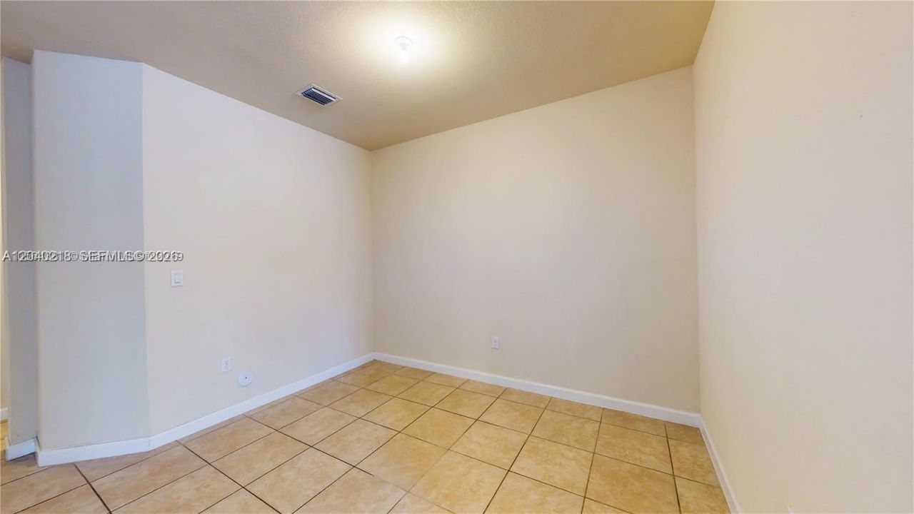 9073 W 33rd Ave, Hialeah, FL 33018 Photo
